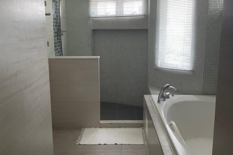 Кондоминиум с 3 спальнями в Ваттхане, Бангкок, Таиланд № 123718 - фото 10