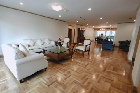 Condo in Watthana, Bangkok, Thailand, 3 bedrooms  № 123717 - photo 9