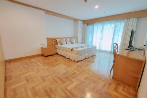 Condo in Watthana, Bangkok, Thailand, 3 bedrooms  № 123717 - photo 7