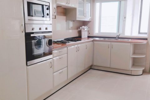 Condo in Watthana, Bangkok, Thailand, 3 bedrooms  № 123717 - photo 11