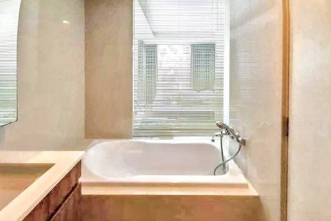 Condo in Bangkok, Thailand, 2 bedrooms № 119629 - photo 9