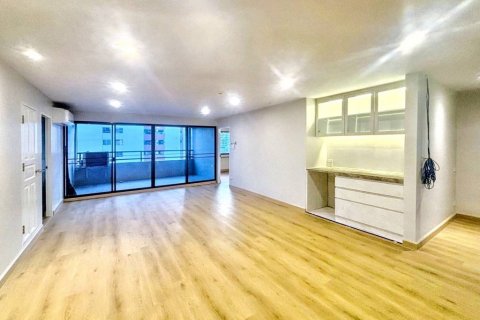 Кондоминиум с 3 спальнями в Бангкоке, Таиланд № 119631 - фото 1