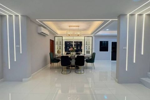Villa in Pattaya, Thailand 5 bedrooms № 119628 - photo 5