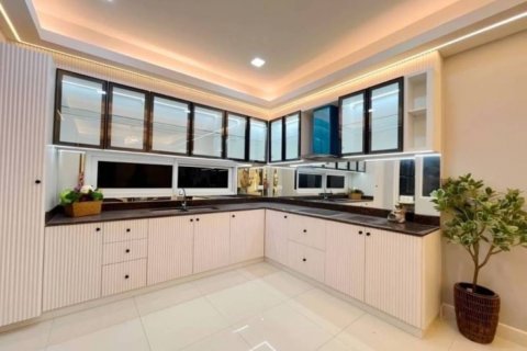 Villa in Pattaya, Thailand 5 bedrooms № 119628 - photo 6