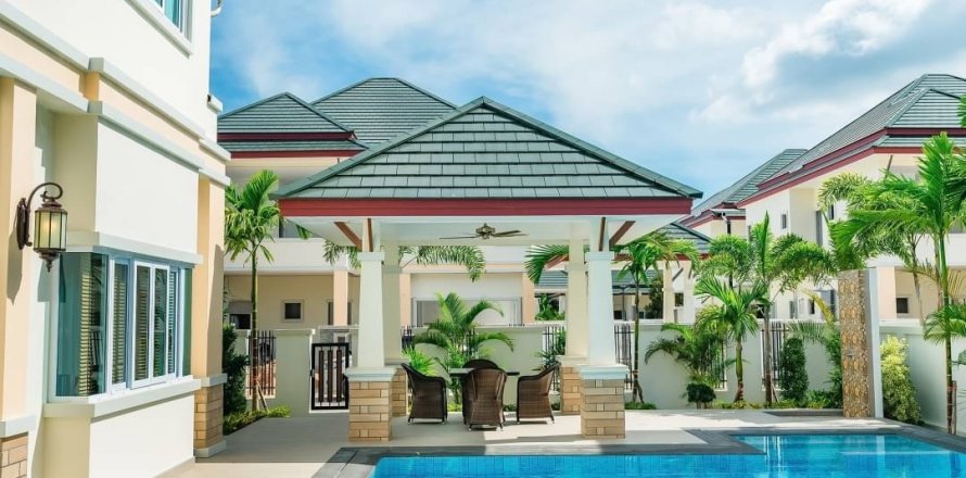 Villa in Pattaya, Thailand 3 bedrooms № 123304
