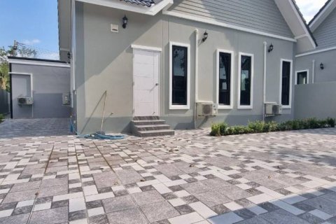 Дом в Паттайе, Таиланд с 5 спальнями  № 86087 - фото 2