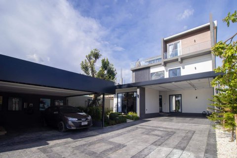House in Chiang Mai, Thailand 4 bedrooms № 121919 - photo 1