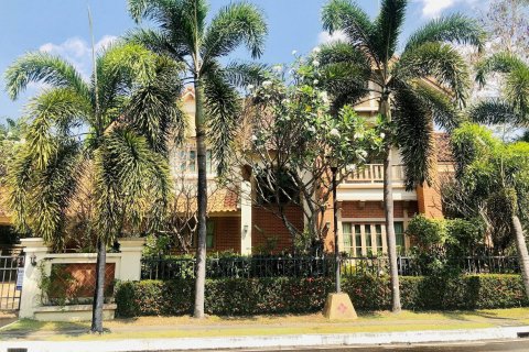 House in Chiang Mai, Thailand 4 bedrooms № 121921 - photo 1
