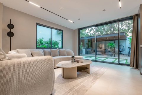 Villa in Bang Lamung, Thailand 4 bedrooms № 120253 - photo 3