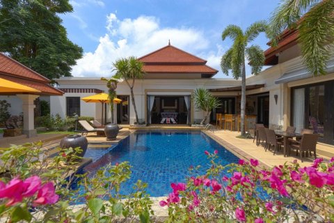 Villa in Bang Tao, Thailand 4 bedrooms № 104404 - photo 1