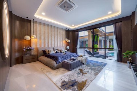 Villa in Bang Lamung, Thailand 7 bedrooms № 132922 - photo 7