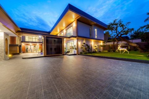 Villa in Bang Lamung, Thailand 7 bedrooms № 132922 - photo 4