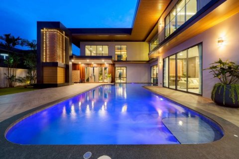 Villa in Bang Lamung, Thailand 7 bedrooms № 132922 - photo 2