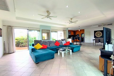 House in Pattaya, Thailand 5 bedrooms № 130358 - photo 14