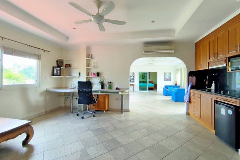 House in Pattaya, Thailand 5 bedrooms № 130358 - photo 20
