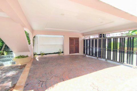 House in Pattaya, Thailand 5 bedrooms № 130358 - photo 7