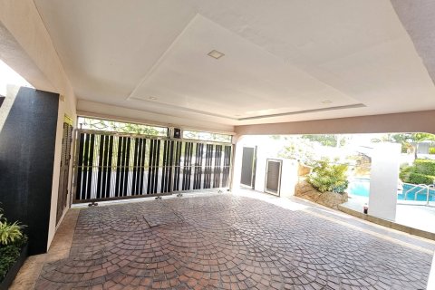 Дом в Паттайе, Таиланд с 5 спальнями  № 130358 - фото 7