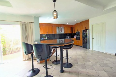 House in Pattaya, Thailand 5 bedrooms № 130358 - photo 11