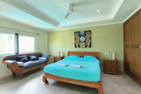 House in Pattaya, Thailand 5 bedrooms № 130358 - photo 27