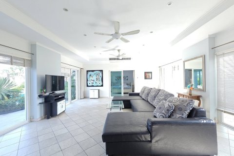 Дом в Паттайе, Таиланд с 5 спальнями  № 130358 - фото 10