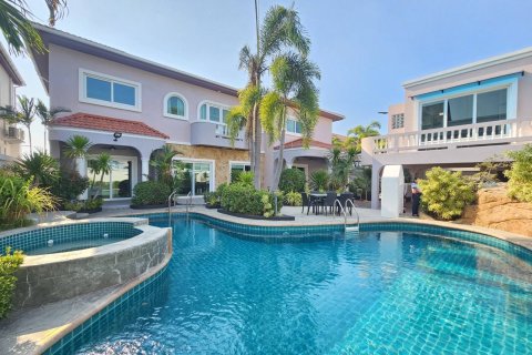 Дом в Паттайе, Таиланд с 5 спальнями  № 130358 - фото 2