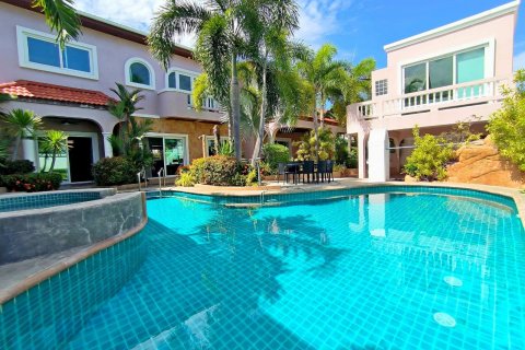 House in Pattaya, Thailand 5 bedrooms № 130358 - photo 5