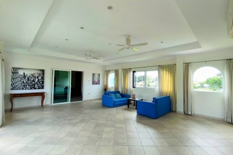 House in Pattaya, Thailand 5 bedrooms № 130358 - photo 24
