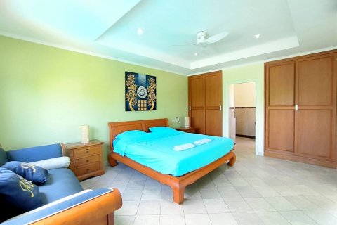 House in Pattaya, Thailand 5 bedrooms № 130358 - photo 28