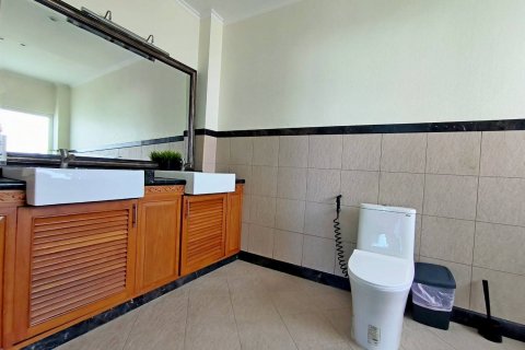 House in Pattaya, Thailand 5 bedrooms № 130358 - photo 18