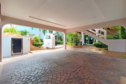 House in Pattaya, Thailand 5 bedrooms № 130358 - photo 6