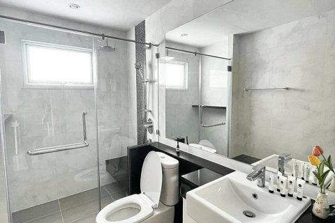 Condo in Bangkok, Thailand, 2 bedrooms  № 86648 - photo 6