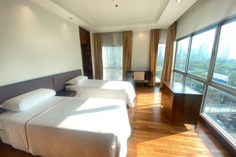 Кондоминиум с 4 спальнями в Патхум Ване, Бангкок, Таиланд № 123878 - фото 10