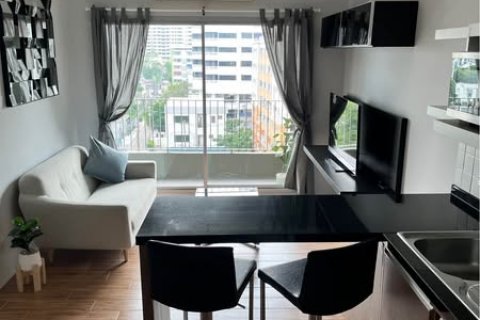 Condo in Khlong Toei, Bangkok, Thailand, 1 bedroom  № 123876 - photo 1