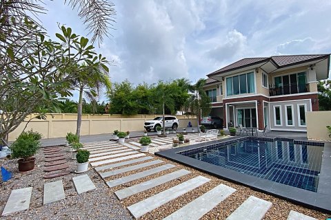 House in Hua Hin, Thailand 4 bedrooms № 125239