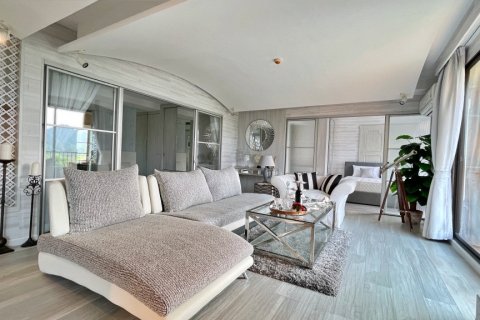 Condo in Hua Hin, Thailand, 4 bedrooms  № 125243 - photo 15