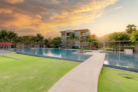 Condo in Hua Hin, Thailand, 4 bedrooms  № 125243 - photo 3