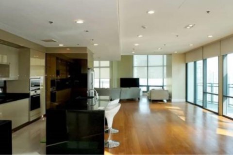 Condo in Khlong Toei, Bangkok, Thailand, 6 bedrooms  № 123632 - photo 1