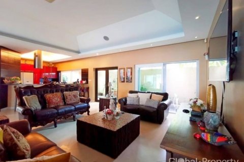 House in Pattaya, Thailand 4 bedrooms № 132292 - photo 7