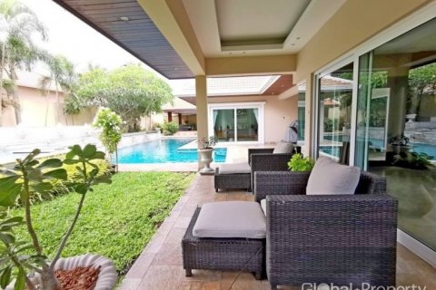 House in Pattaya, Thailand 4 bedrooms № 132292 - photo 17