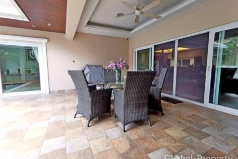 House in Pattaya, Thailand 4 bedrooms № 132292 - photo 18