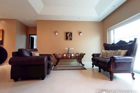 House in Pattaya, Thailand 4 bedrooms № 132292 - photo 11