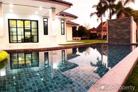 Дом в Паттайе, Таиланд с 4 спальнями  № 132286 - фото 17