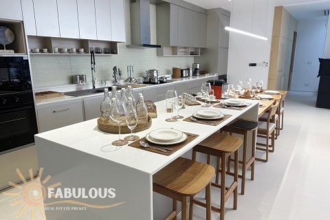 Villa in Phuket, Thailand 3 bedrooms № 124300 - photo 13