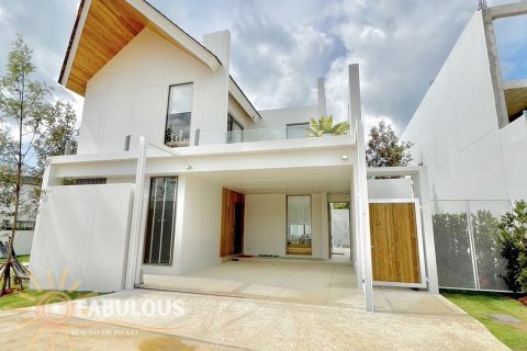 Villa in Phuket, Thailand 3 bedrooms № 124300 - photo 2