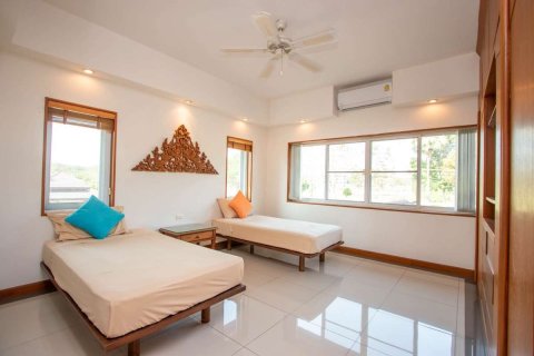 Villa in Chiang Mai, Thailand 4 bedrooms № 121477 - photo 26