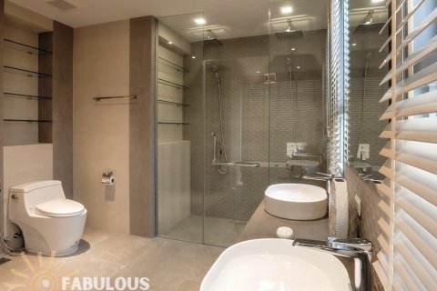 Villa in Phuket, Thailand 4 bedrooms № 124375 - photo 11