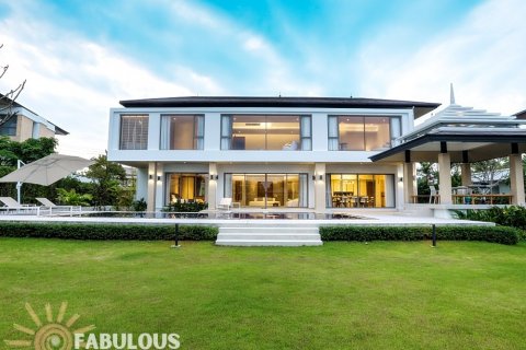 Villa in Phuket, Thailand 4 bedrooms № 124375 - photo 1