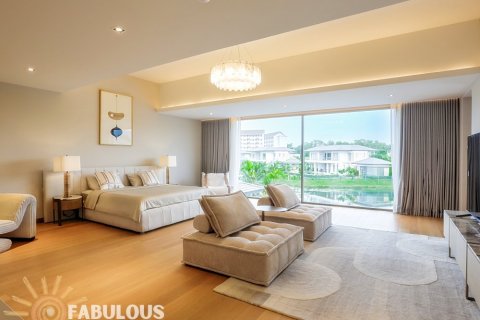 Villa in Phuket, Thailand 4 bedrooms № 124375 - photo 2