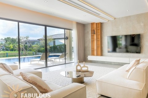 Villa in Phuket, Thailand 4 bedrooms № 124375 - photo 14