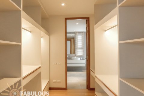 Villa in Phuket, Thailand 4 bedrooms № 124375 - photo 12